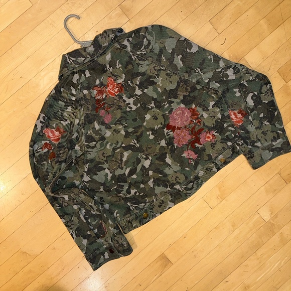 Anthropologie Pilcro Embroidered Jean Jacket Floral/ Camo, Med, PG1493 - Picture 9 of 9